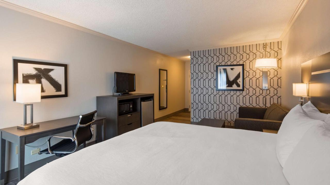 Best Western Plus Morristown Conference Center Exterior photo
