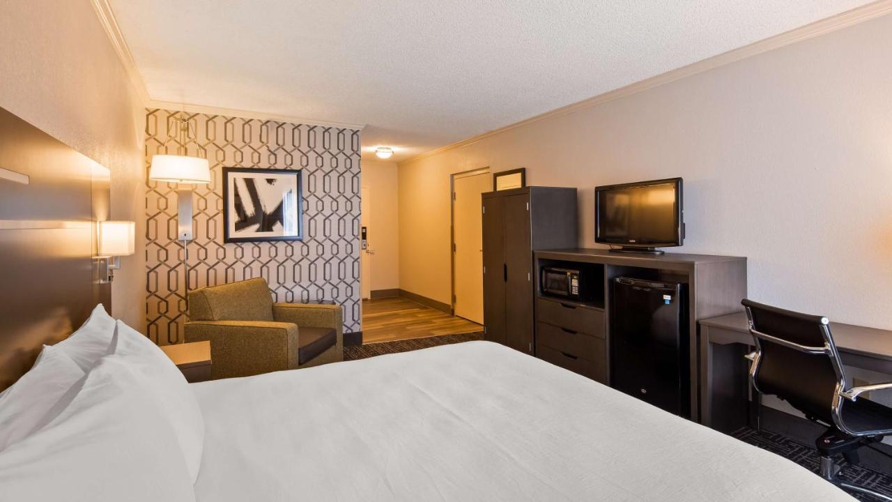Best Western Plus Morristown Conference Center Exterior photo